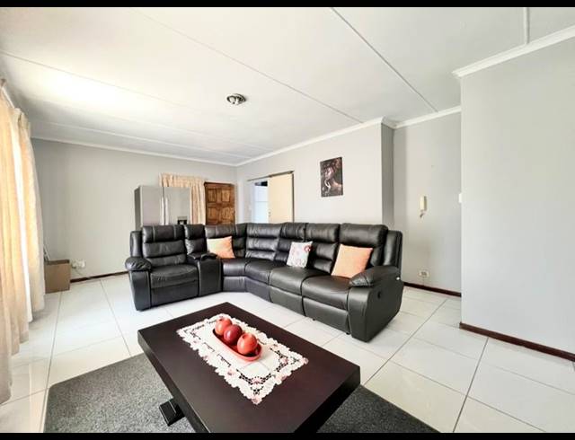 2 BEDROOM APARTMENT FOR SALE IN PELHAM